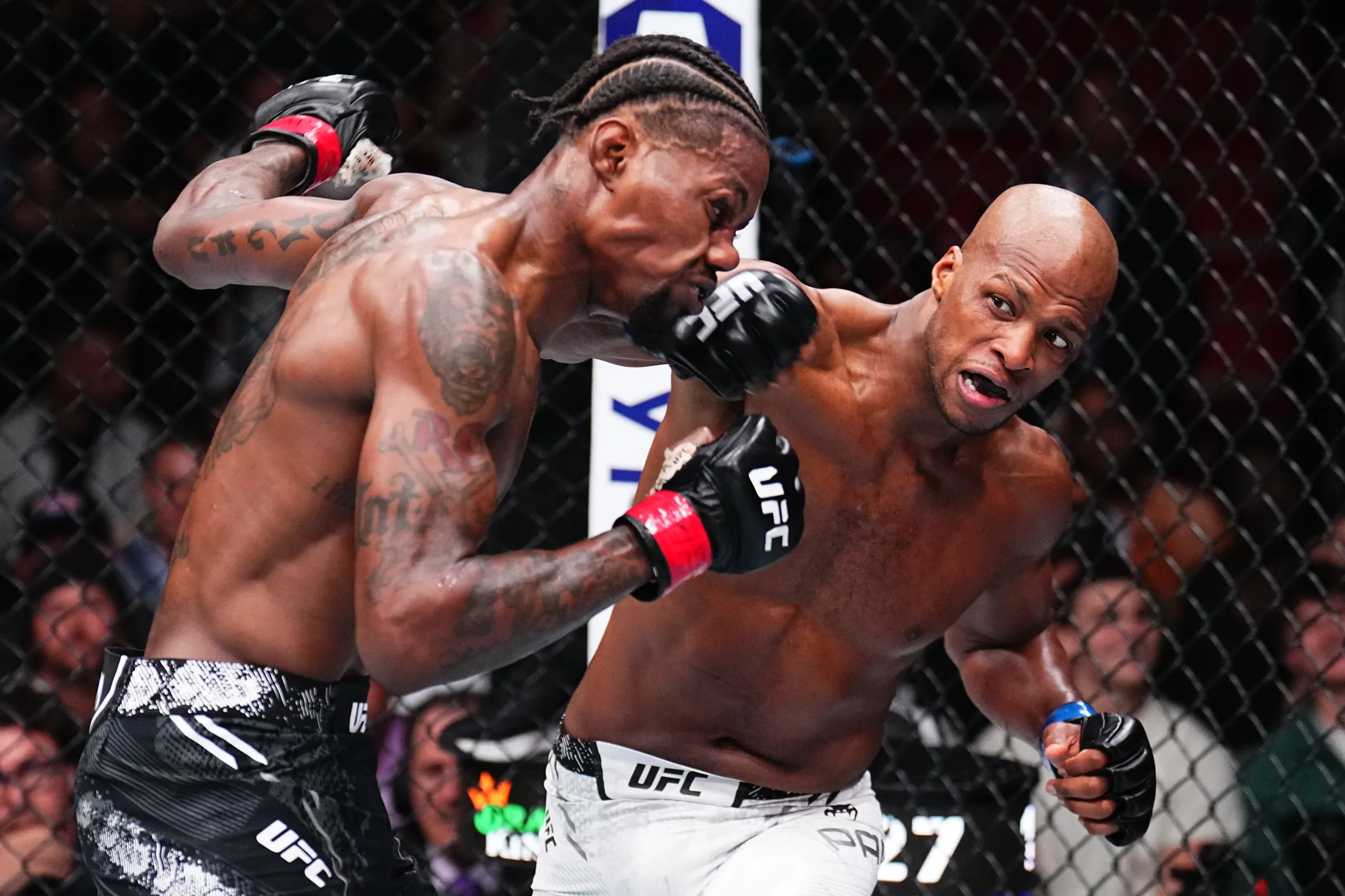 Michael ‘Venom’ Page Promete ‘Reintrodução’ Explosiva no UFC Paris: O Que Esperar do Retorno do Carismático Lutador?