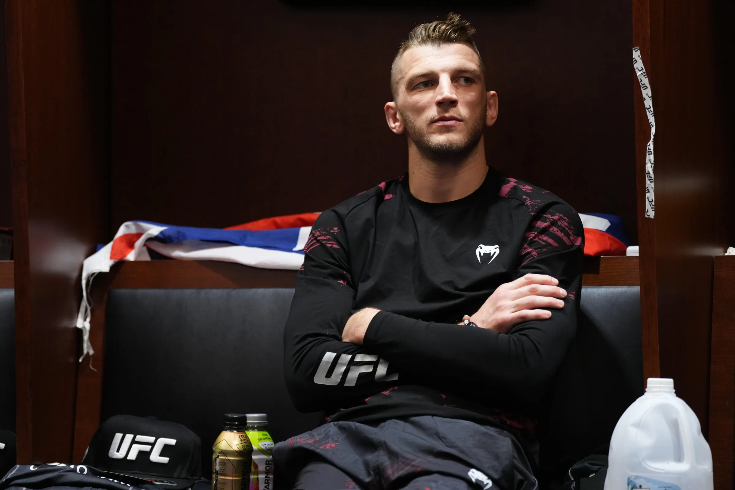 UFC Paris: Previsões para Hooker vs. Parnasse e Estreia Bombástica de Sensação Francesa em Lutas Cruciais