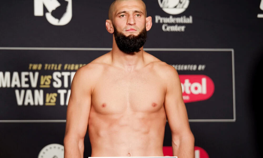 Khamzat Chimaev surpreende fãs de MMA ao aceitar Strickland vs Imavov pelo cinturão do UFC e declara: “Pego quem ganhar”, revelando planos ambiciosos e sem inatividade.