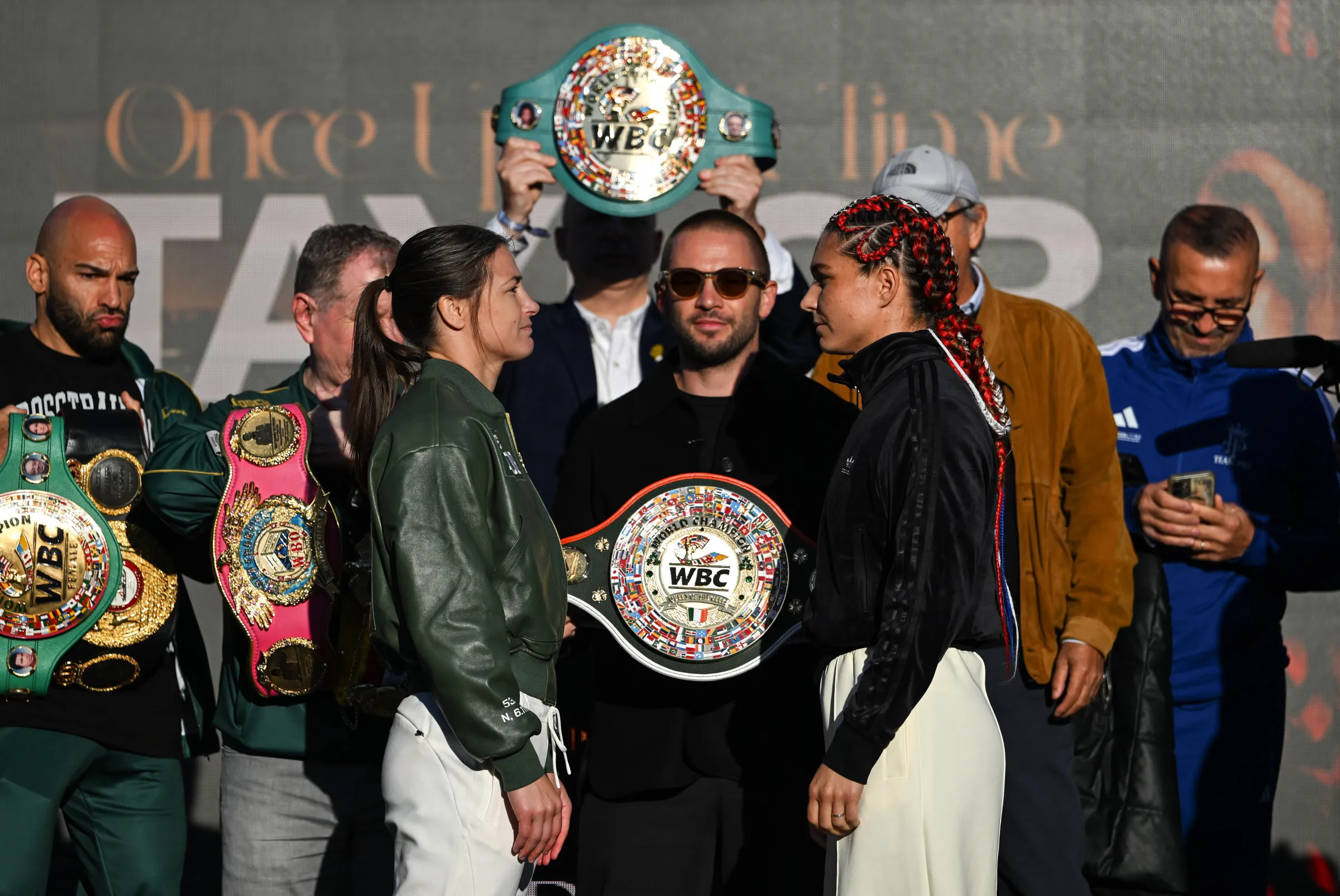 Katie Taylor vs. Flora Pili ao Vivo: Acompanhe o Duelo Épico pelo Título Indiscutível no Boxe em Dublin