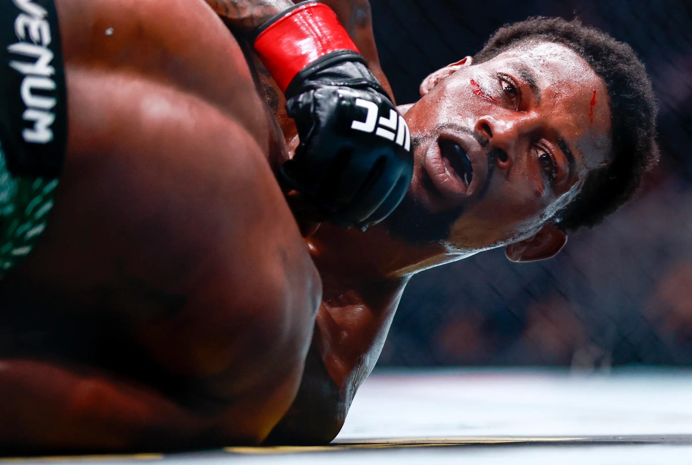 UFC: Kevin Holland Critica Reclamações Constantes de Lutadores Sobre Arbitragem e Exige ‘Atitude de Homem!’