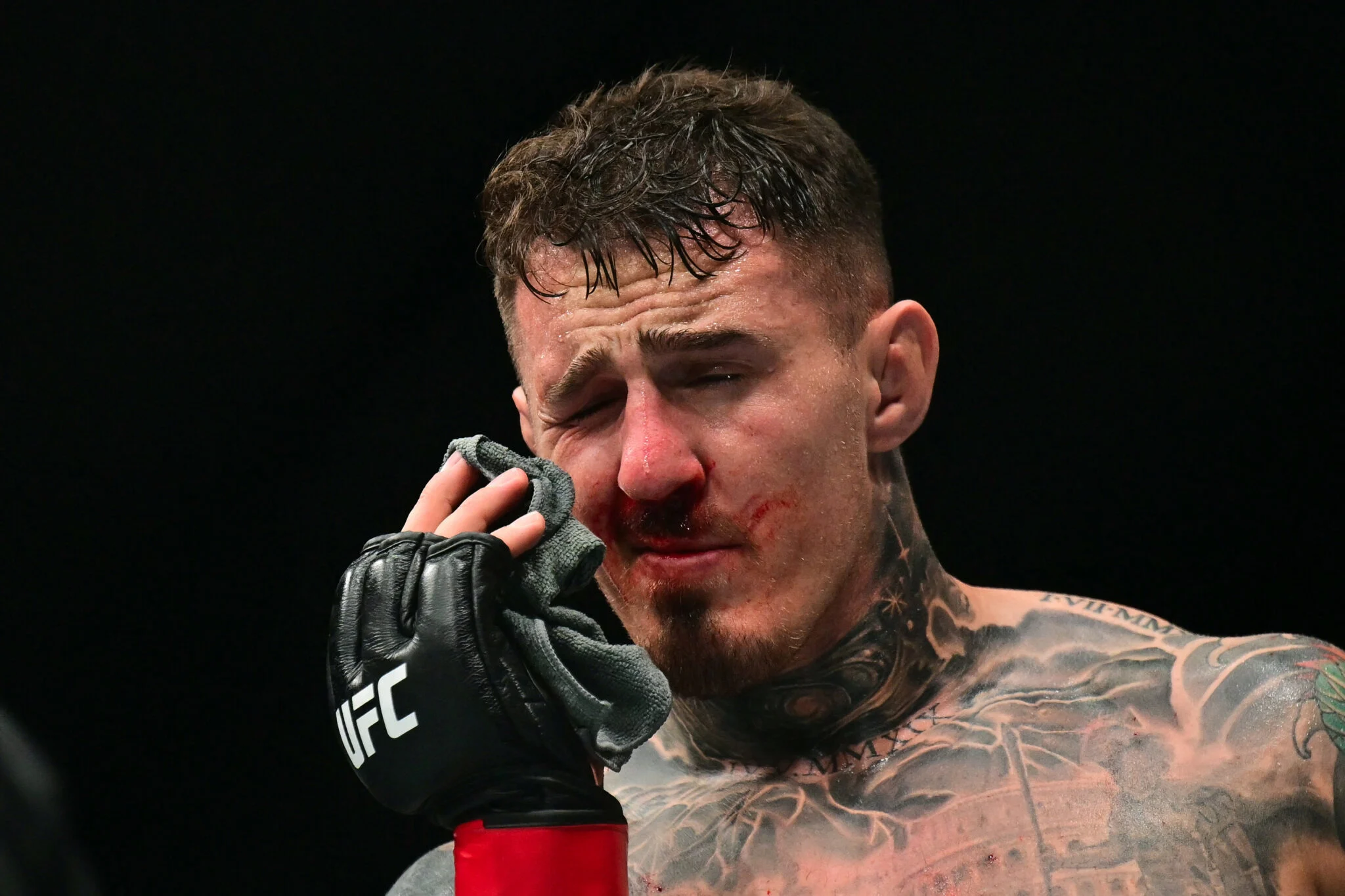 Dana White Reafirma: Divisão Peso-Pesado do UFC ‘Segue Firme’ Sem Tom Aspinall, Longe do Octógono Por Lesão Grave
