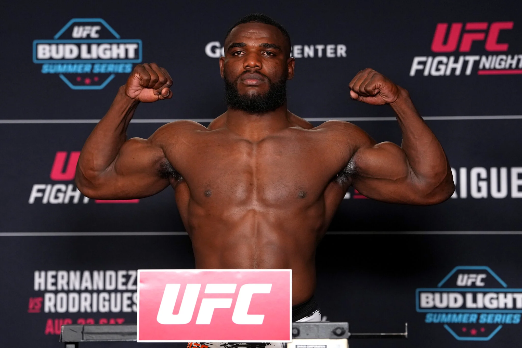 UFC 332: Ex-jogador da NFL Anthony Wint enfrenta invicto Lucas Armand na luta final que agita fãs