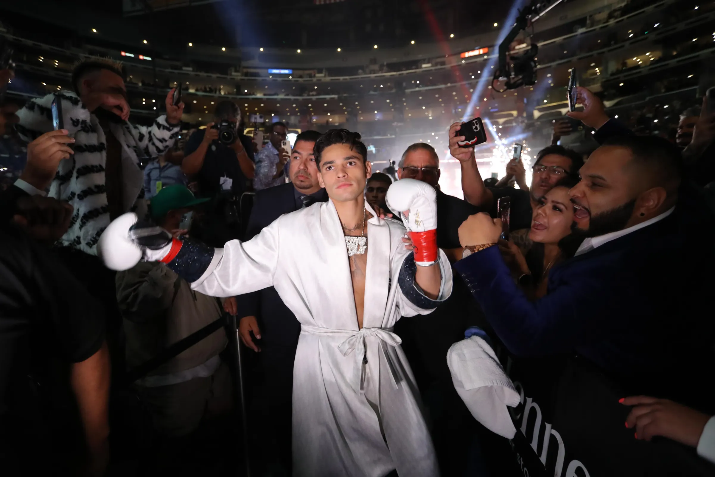 Ryan Garcia x Conor Benn: Desvende o Horário Exato da Entrada no Ringue para a Luta de Boxe Mais Aguardada em Las Vegas!