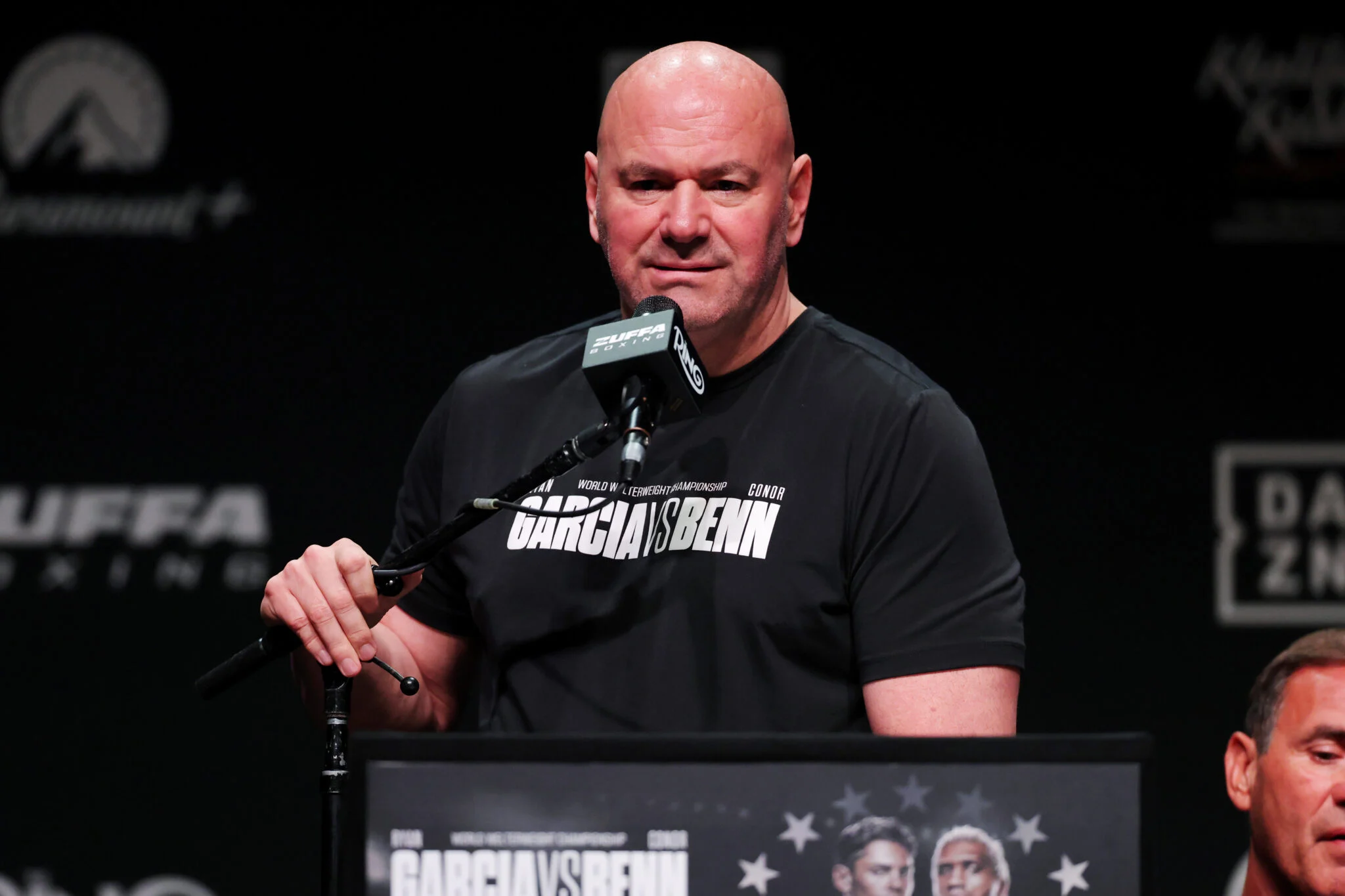 Dana White Evita Coletiva Pós-DWCS em Meio a Acusações de Fãs Sobre Tom Aspinall e UFC 332: O Chefe do UFC Estaria Fugindo de Perguntas Cruciais?