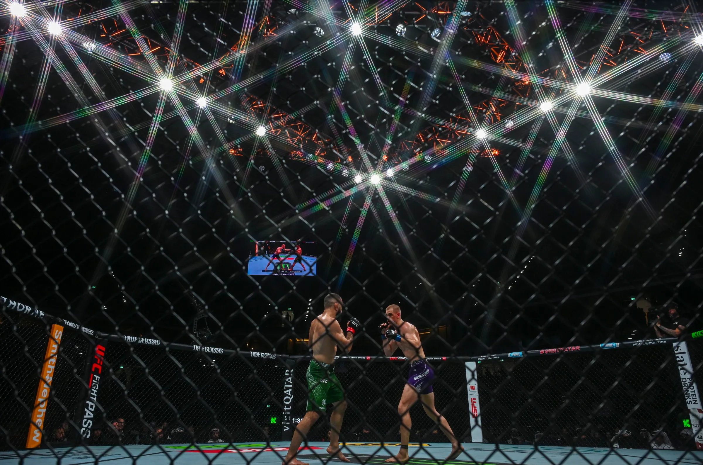 UFC no Catar: Retorno Épico Marcado para Novembro de 2024 na Ali Bin Hamad al-Attiyah Arena Promete Ação Intensa
