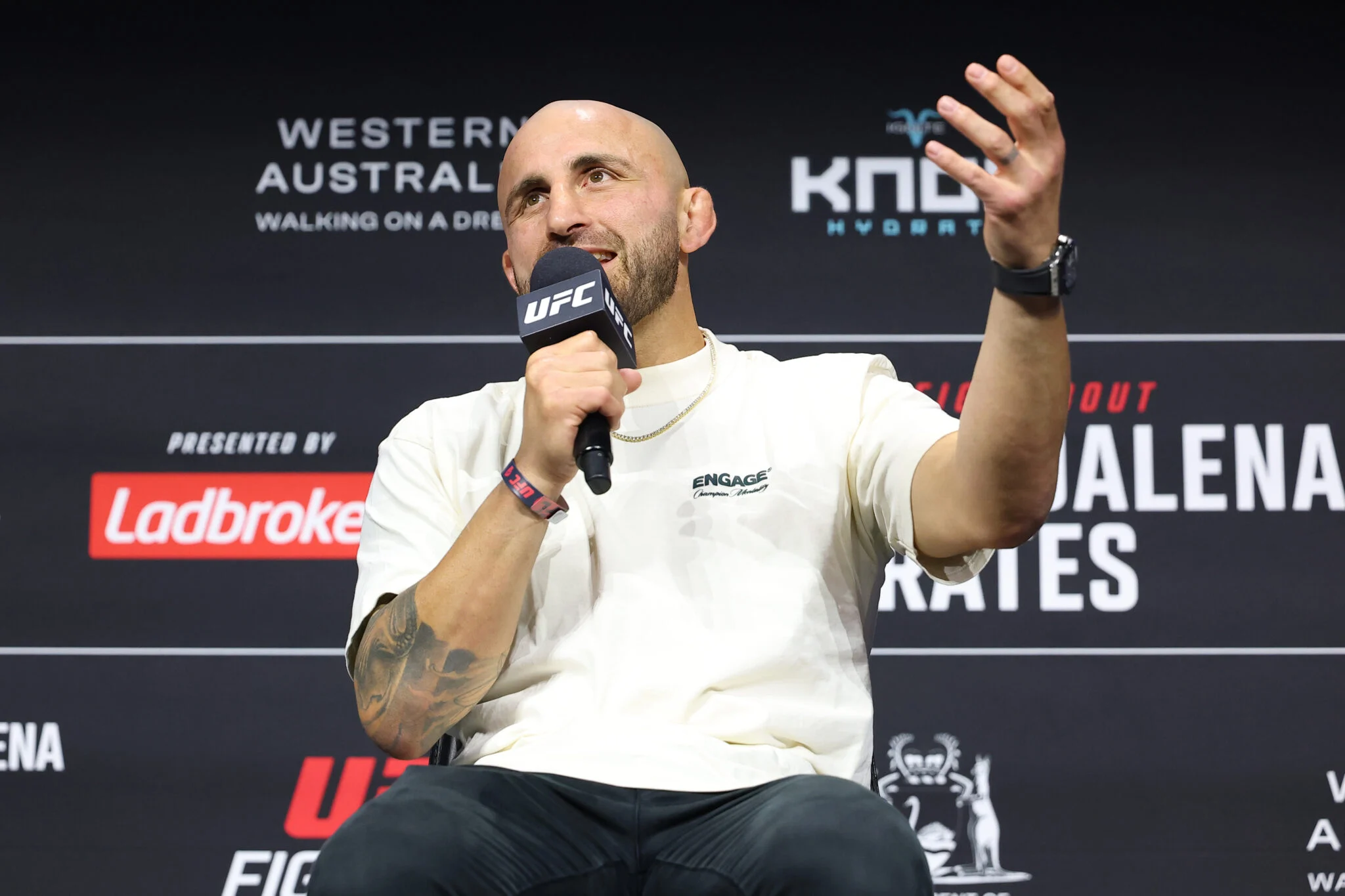 UFC 333: Card de Alexander Volkanovski em Abu Dhabi perde luta de peso pena crucial com a saída do top 10 Arnold Allen, impactando Aaron Pico