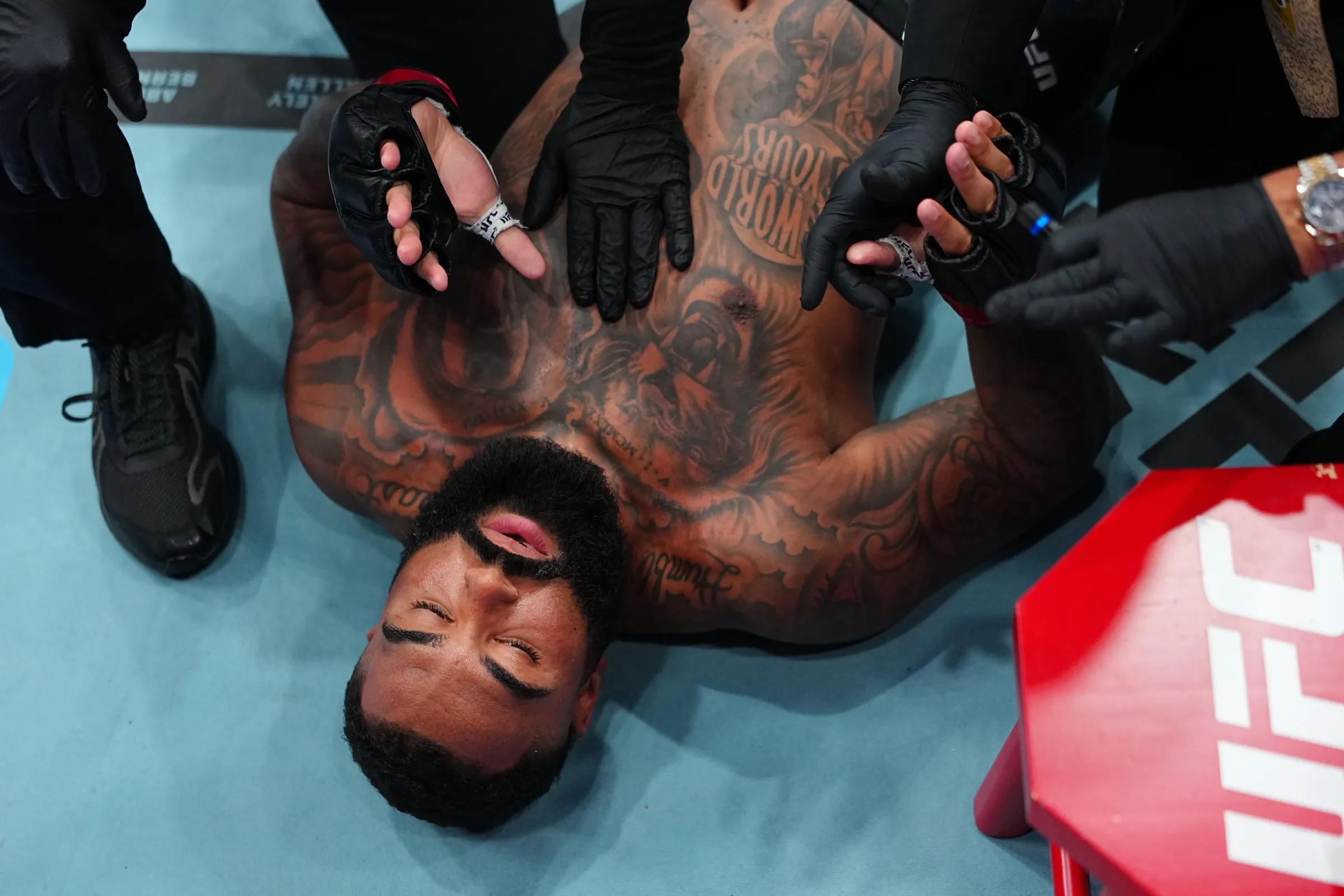Gable Steveson no UFC 331: Daniel Cormier e Joe Rogan Repreendem ‘Perdedor Ingrato’ Após Nocaute Chocante e Comportamento Polêmico