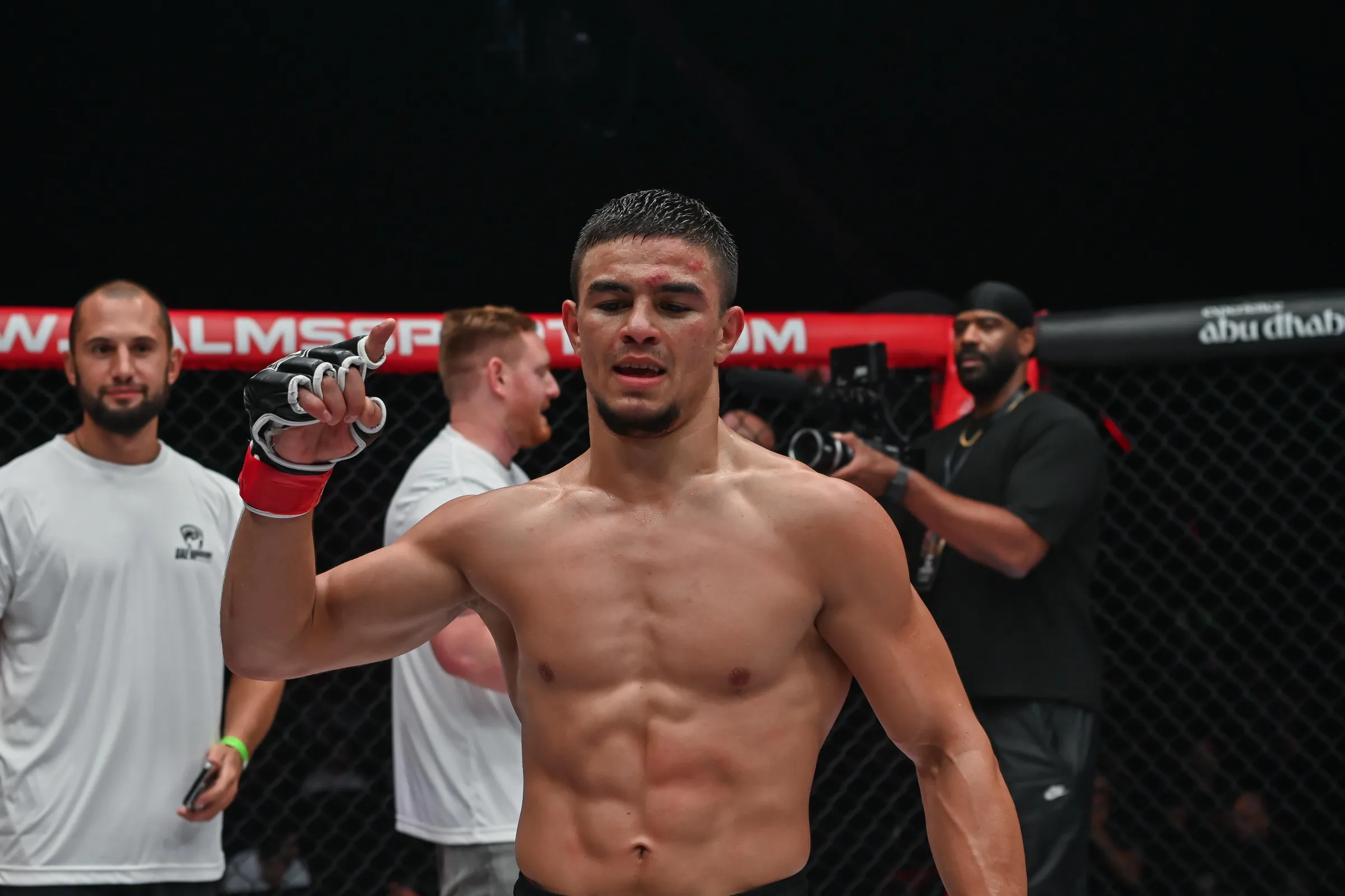 UFC 333: Asaf Chopurov, o parceiro invicto de Petr Yan, é o novo talento do MMA que promete agitar o peso-galo!