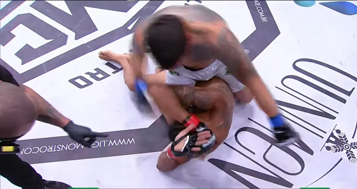 Ex-UFC Alex ‘Cowboy’ sofre nocaute brutal no LMC 3 contra argentino e amplia dramática má fase na carreira, entenda!