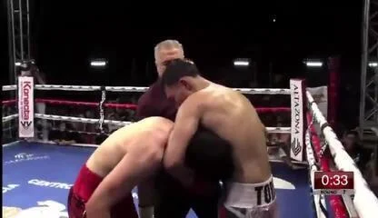 Pugilista Mexicano Arturo ‘Lobito’ Torres Morre aos 26 Anos com Lesão Cerebral Após Nocaute Devastador no Ringue