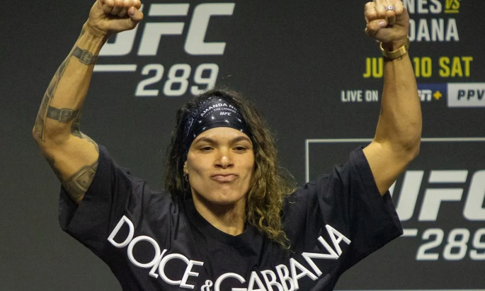 Amanda Nunes não perdoa e desdenha de combate entre Norma Dumont e Ailín Pérez no UFC: ‘Achei que fossem lutar hoje’