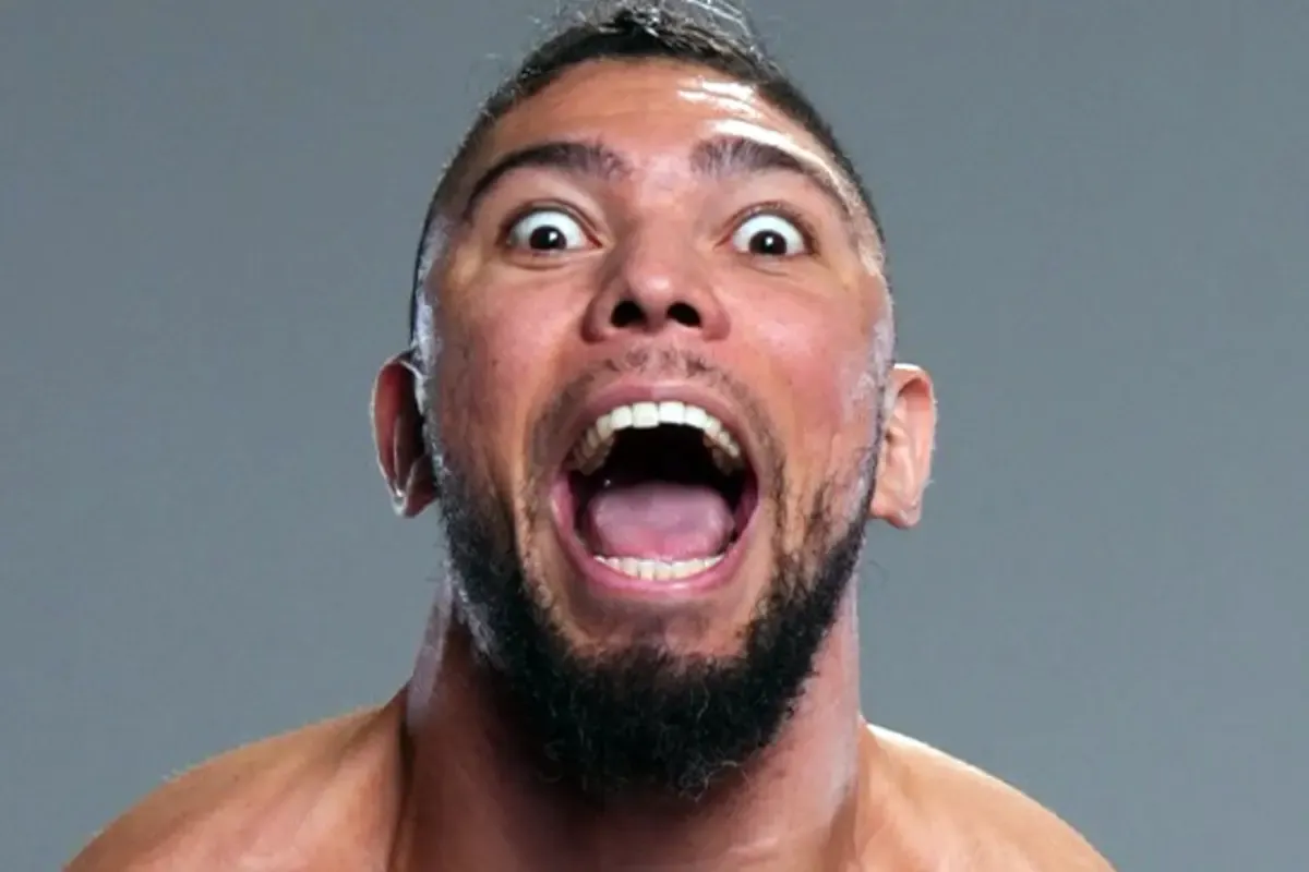 Johnny Walker detalha decisão crucial para a carreira e promessa de agressividade em sua estreia nos pesados do UFC 332