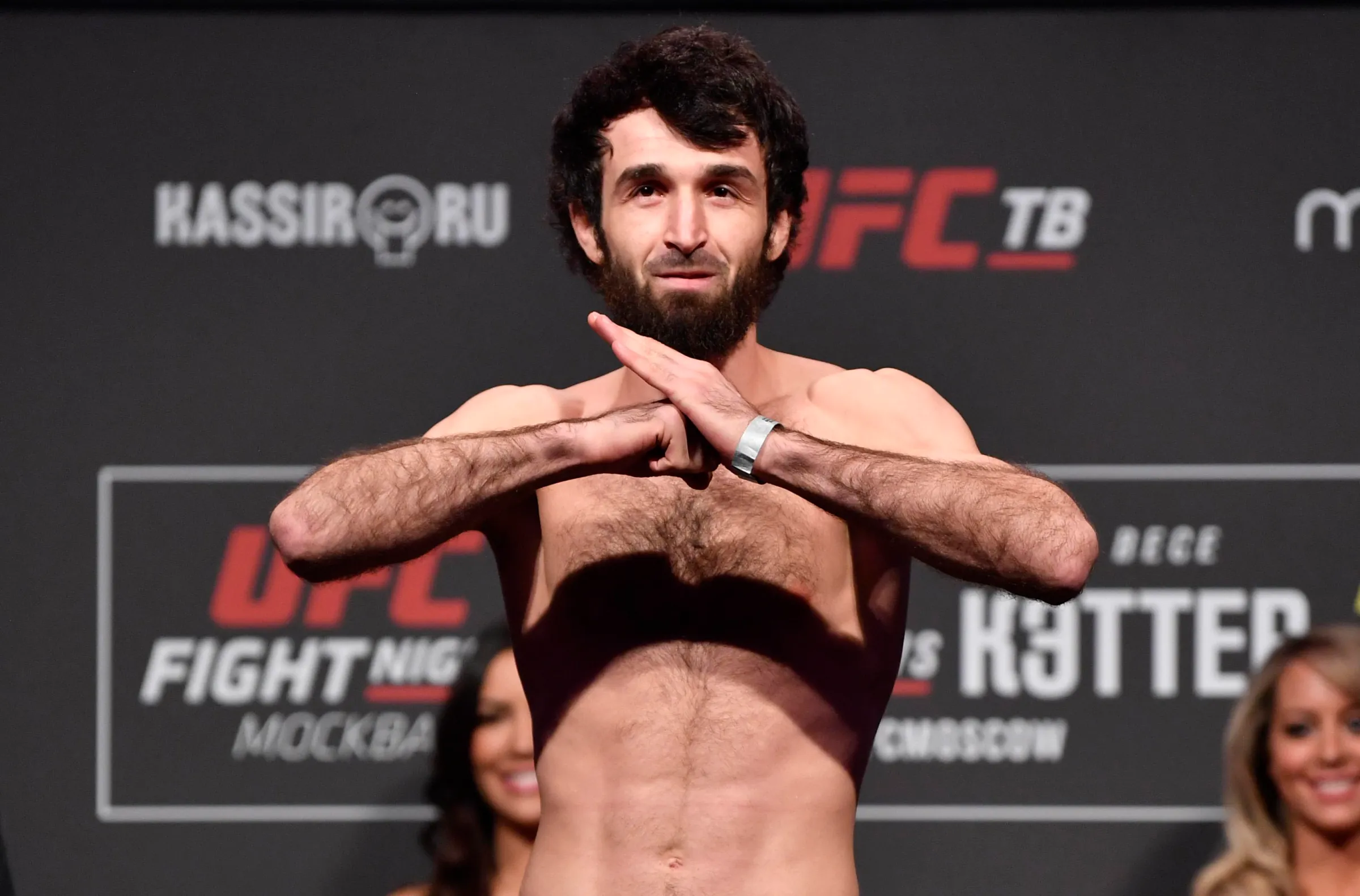 Zabit Magomedsharipov, Ex-Estrela do UFC, Assina com a RAF e Enfrenta Veterano do Ultimate, Giga Chikadze, em Luta de Wrestling Imperdível em Abu Dhabi!