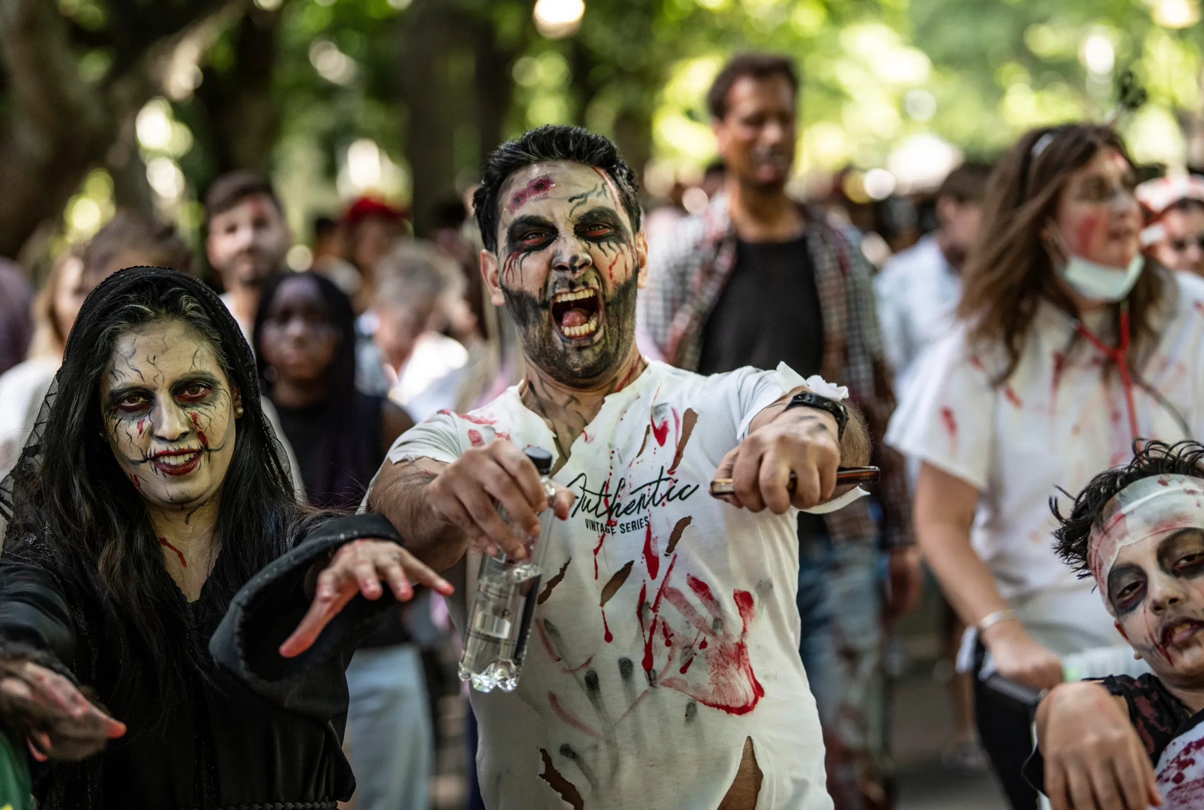 Qual o seu filme de zumbi favorito? Vote nos clássicos, descubra onde assistir “A Noite dos Mortos Vivos” de graça no YouTube e participe do debate!