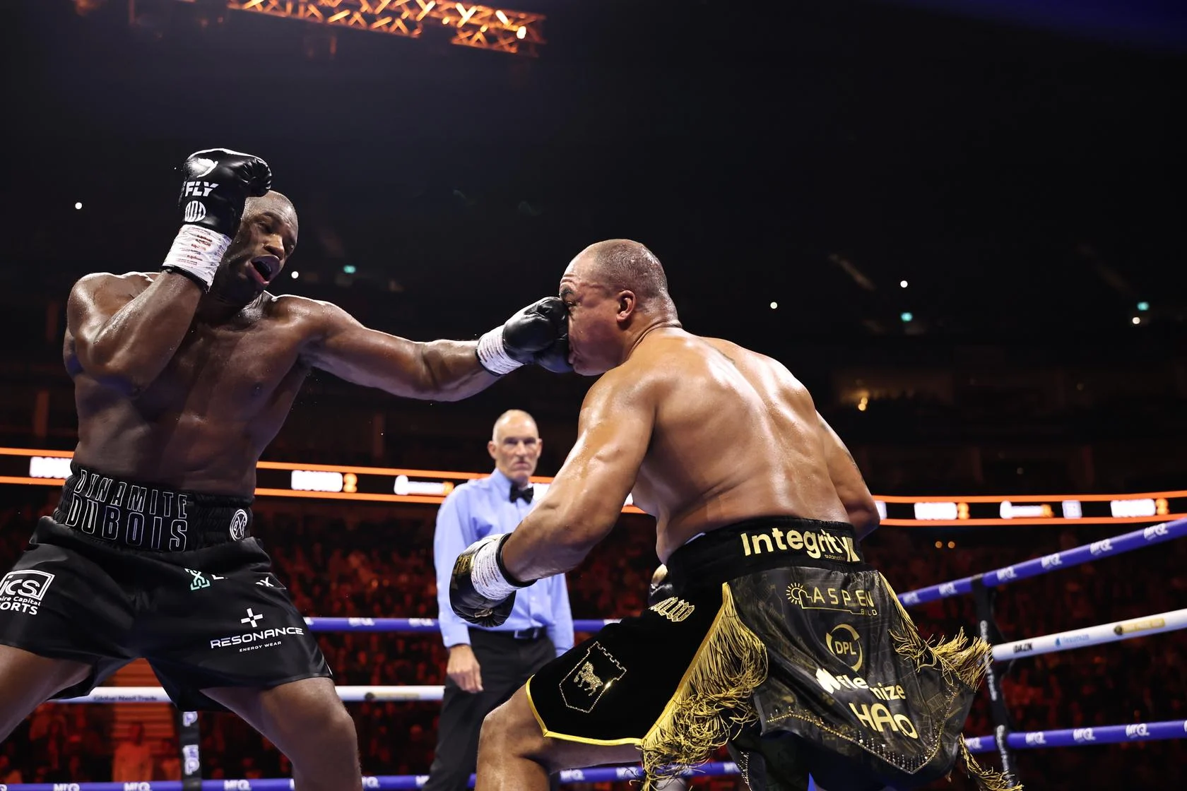 Daniel Dubois Nocauteia Fabio Wardley no Segundo Round em Revanche Eletrizante pelo Título Mundial de Pesos-Pesados na O2 Arena de Londres