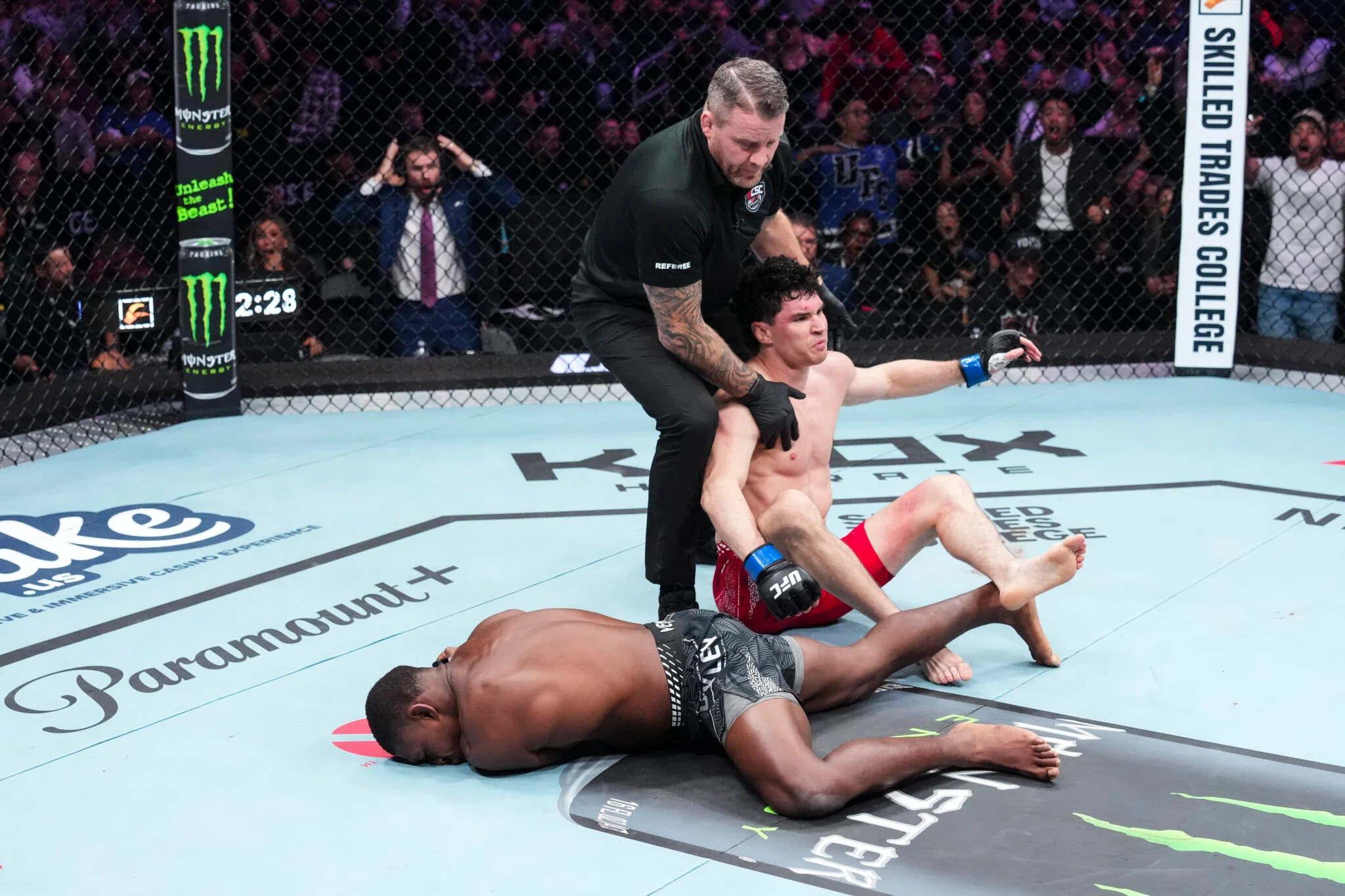 Joaquin Buckley em Choque ao Vivo: Veja a Reação Devastadora do Lutador do UFC Edmonton Revendo seu Nocaute Brutal