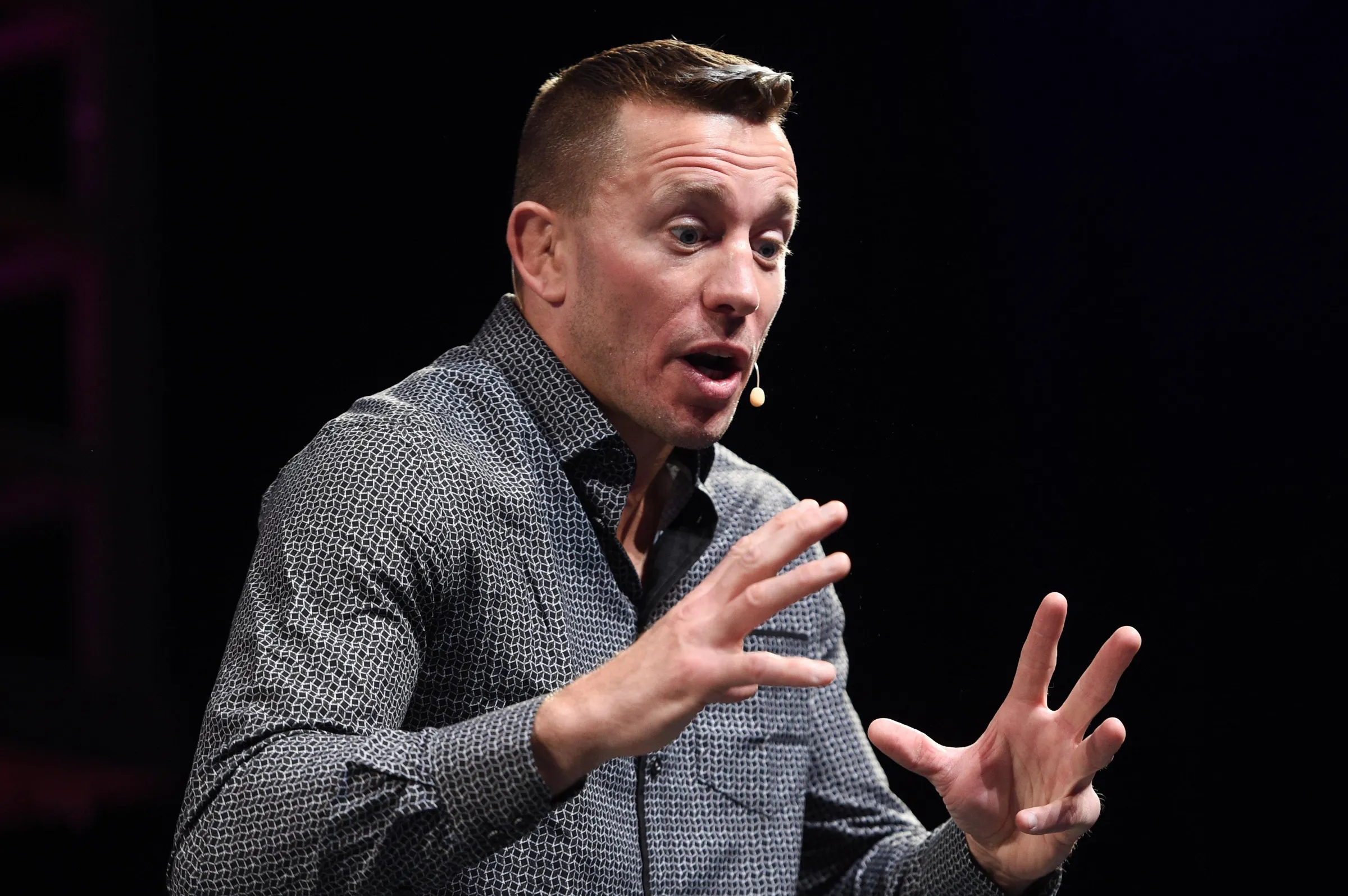 Georges St-Pierre viraliza ao questionar: ‘Sexo com homens é automaticamente gay?’ Entenda a discussão sobre sexualidade masculina que agitou o MMA
