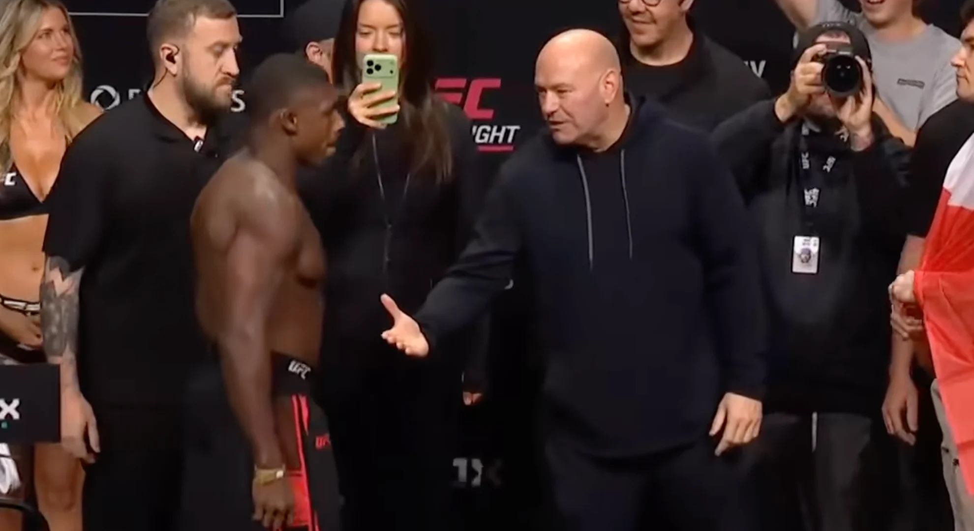 Dana White Brinca Sobre ‘Cortar’ Joaquin Buckley Após Recusa de Aperto de Mão e Nocaute no UFC Edmonton