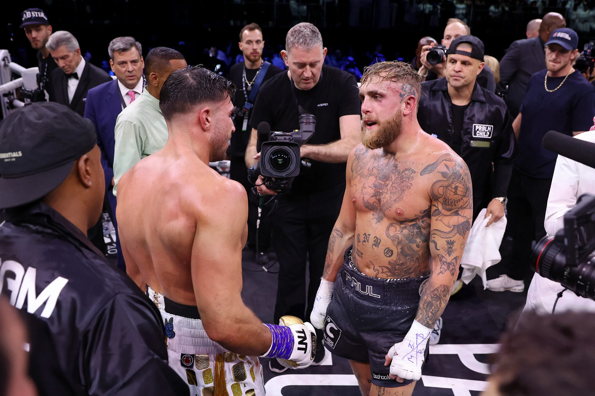 Jake Paul Não Perdoa: Astro do Boxe Trola Tommy Fury Após Expulsão de Evento de Halloween Por Embriaguez e Tentativa de Beijo em Atores