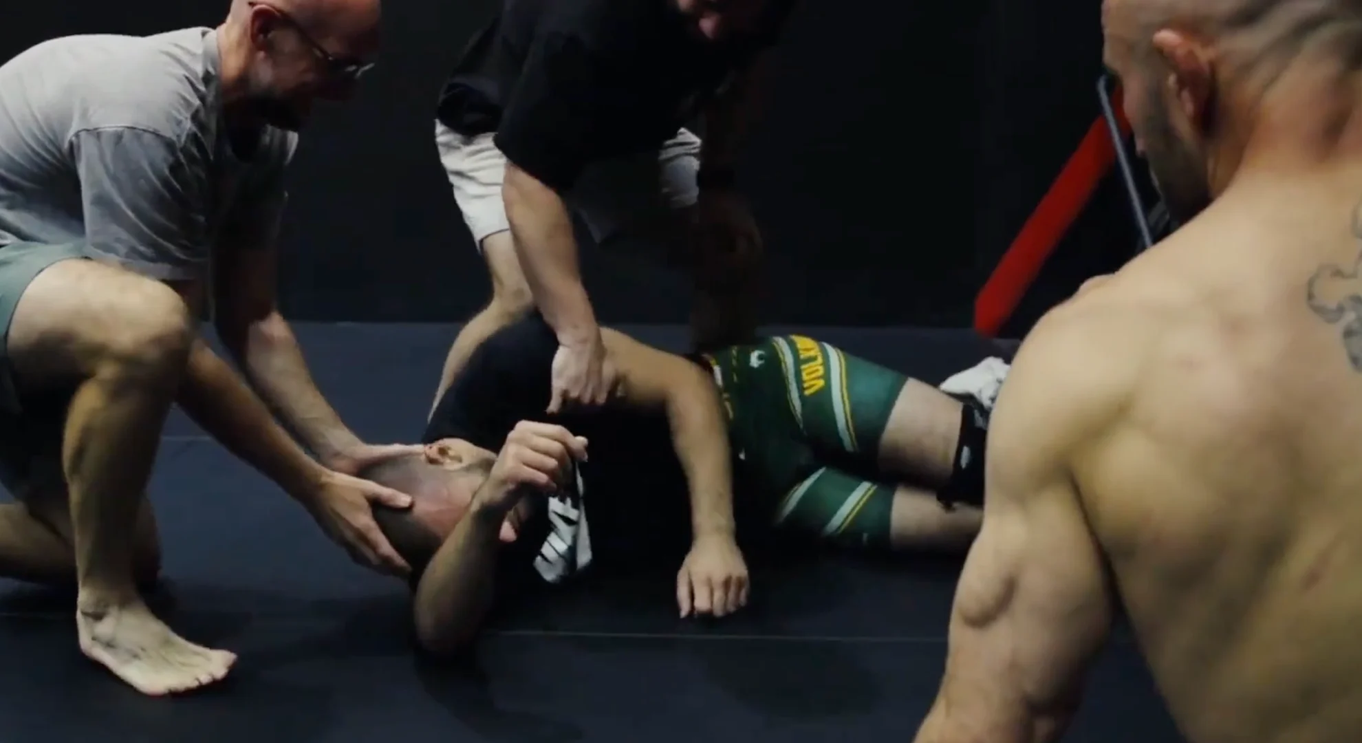 Teammate de Alexander Volkanovski Desmaia Após ‘Desafio Insano’ Durante Semana de Luta do UFC 333 em Abu Dhabi
