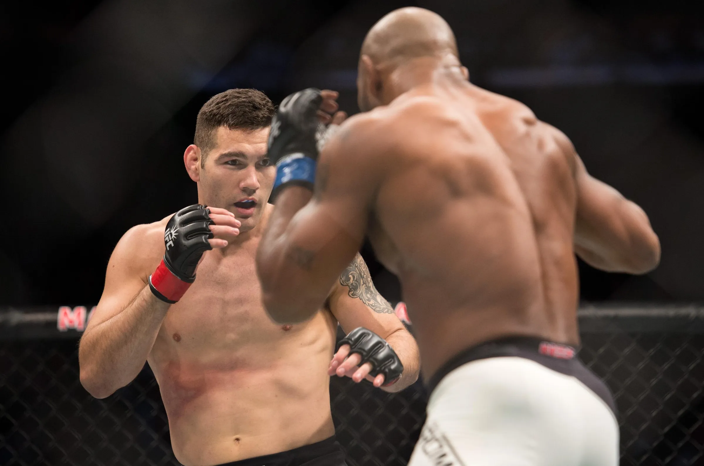 A Transformação Chocante: Chris Weidman e Dustin Poirier Revelam o Impacto Brutal do Corte de Peso nos Oponentes do UFC