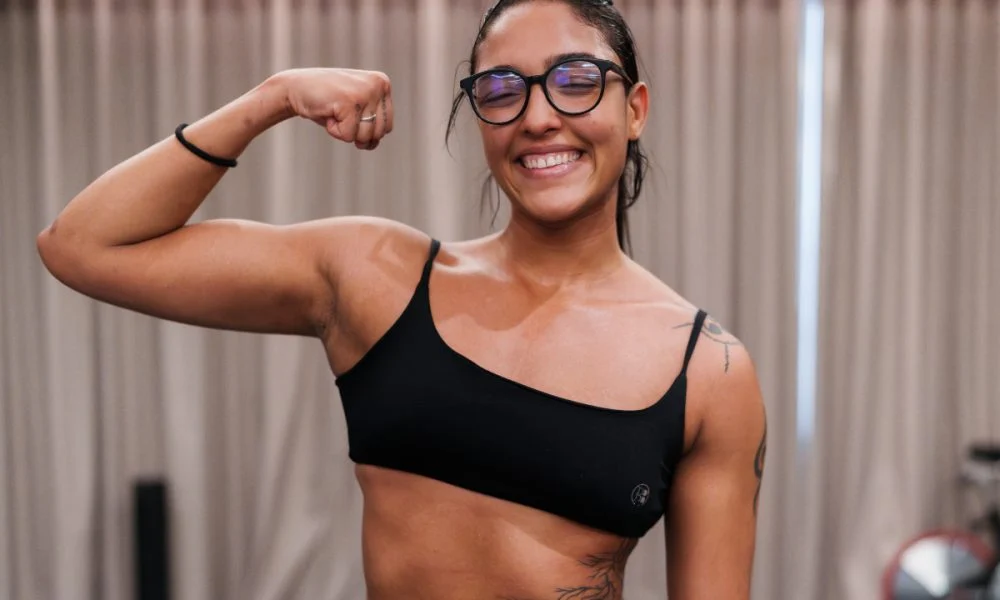 Alice Pereira, a ‘Golden Girl’ Promessa do UFC, Recebe Faixa-Roxa de Jiu-Jitsu e Vislumbra o Topo da Categoria Peso-Galo
