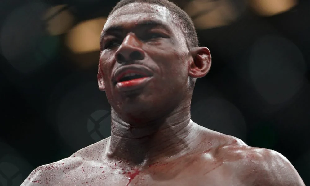 Após nocaute brutal no UFC, Joaquin Buckley anuncia ‘última dança’ a pedido da avó: “Tenho de parar”