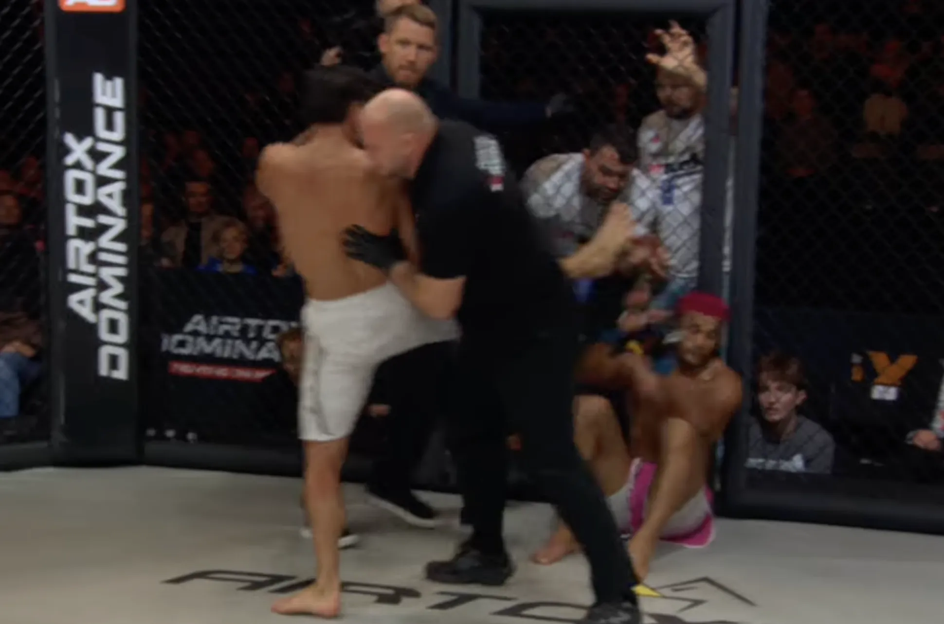 Veterano do UFC Tem Vitória por Nocaute Anulada e É Desclassificado por ‘Violação Grave’ em Luta de MMA na Dinamarca