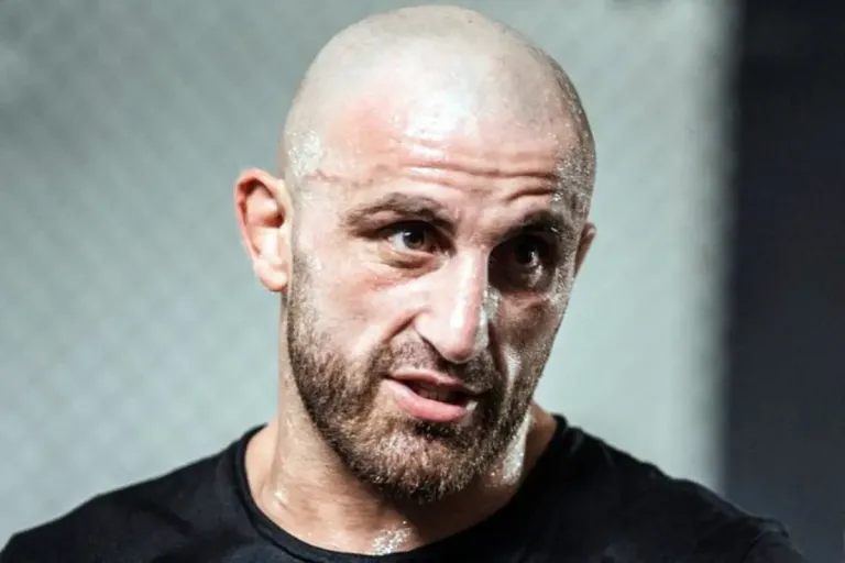 Alexander Volkanovski revela plano audacioso para o cinturão dos leves do UFC, desafiando astro em caso de possível aposentadoria de Justin Gaethje
