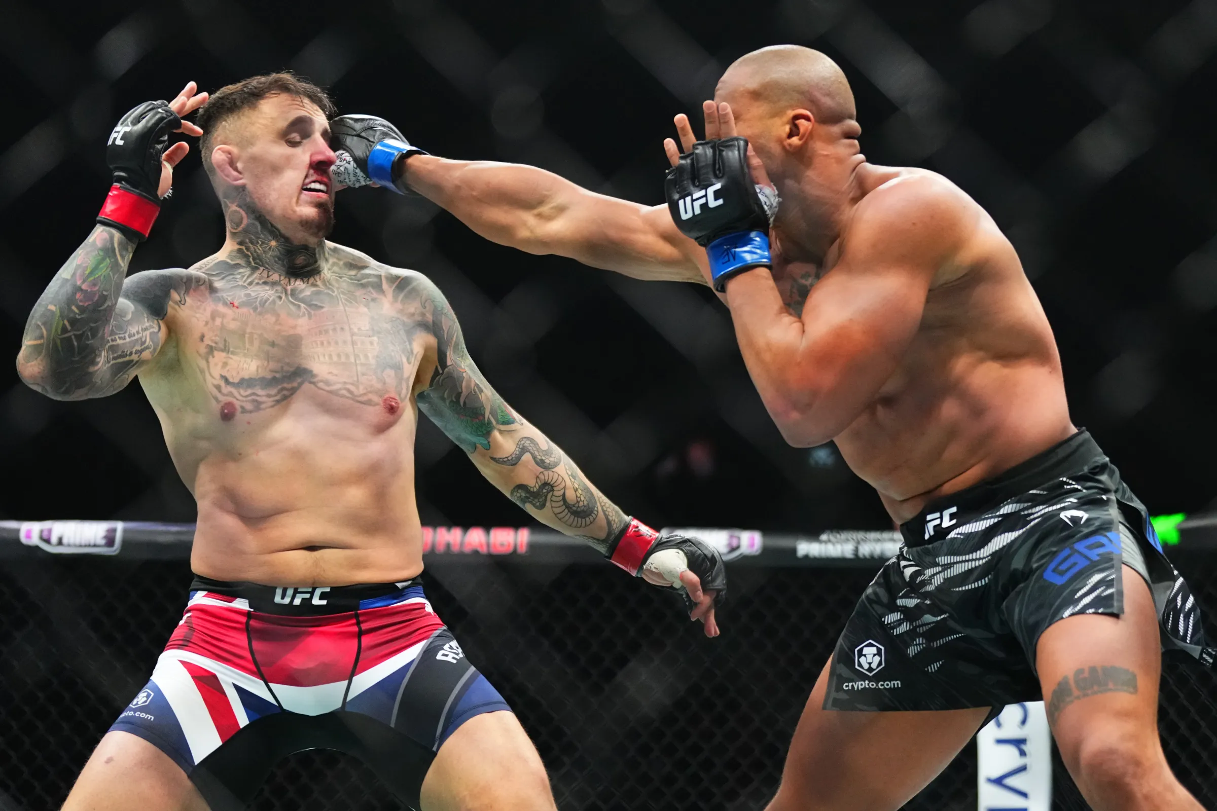 Dominick Cruz e T.J. Dillashaw defendem Ciryl Gane e culpam vítimas por cutucadas no olho no UFC: ‘É seu problema!’